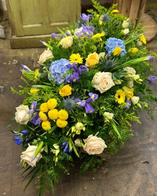 Coffin spray :  Blue, yellow & Cream